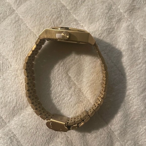 Nixon Gold minimalist Watch, new without box - Picture 2 of 5